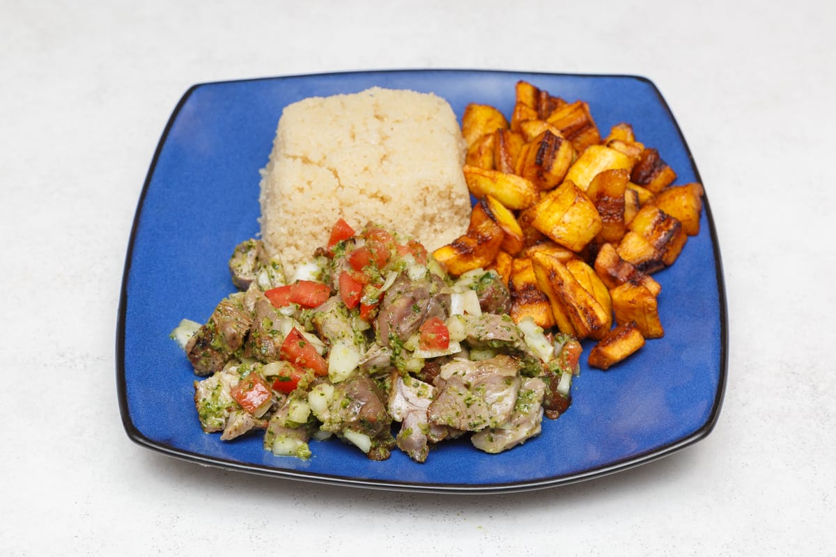 Agneau BBQ avec accompagnement attiéké ou alloco